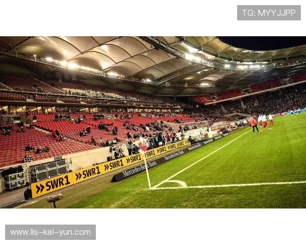 斯图加特球迷客场助威声势浩大，昂达夫谢场